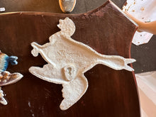 Load image into Gallery viewer, Flying up wall ducks
