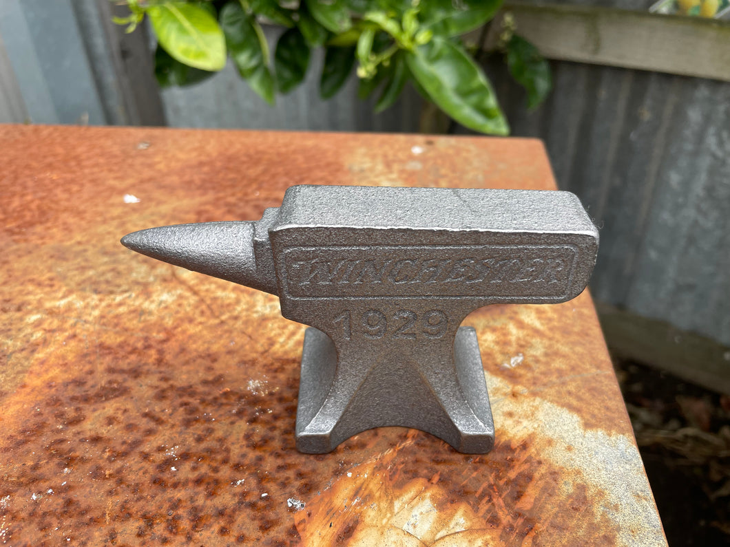 Winchester Anvil - cast iron - aprox 11cm long